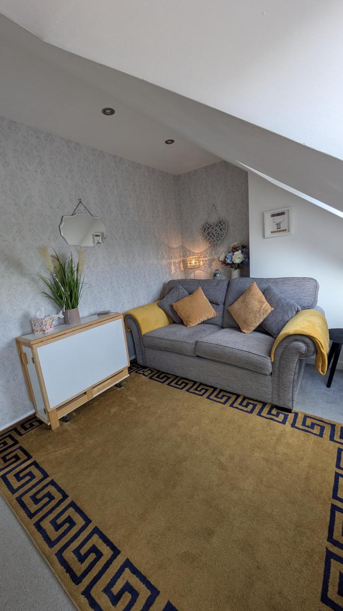 Village Life- Private Attic Suite - Living Room, Bedroom And Bathroom Newtown St Boswells エクステリア 写真