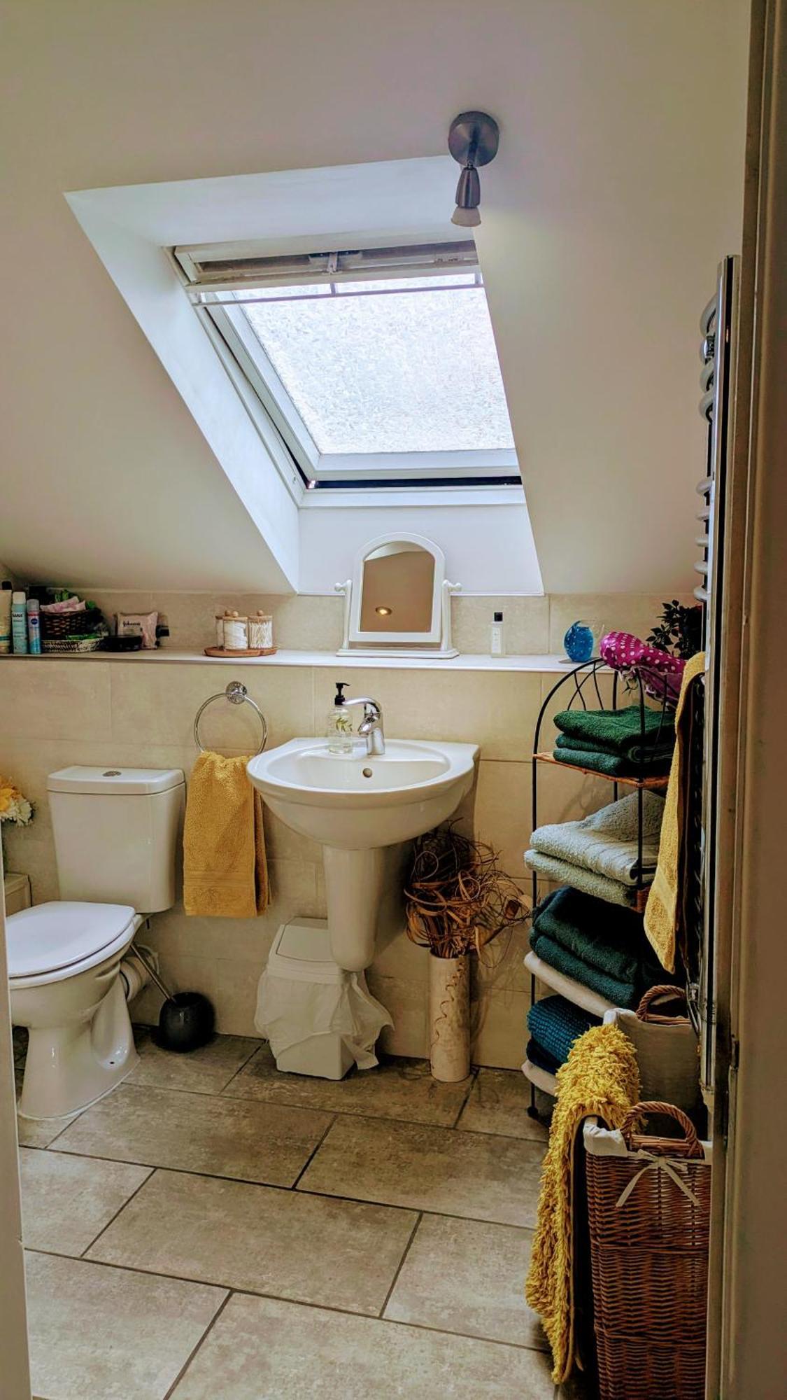 Village Life- Private Attic Suite - Living Room, Bedroom And Bathroom Newtown St Boswells エクステリア 写真